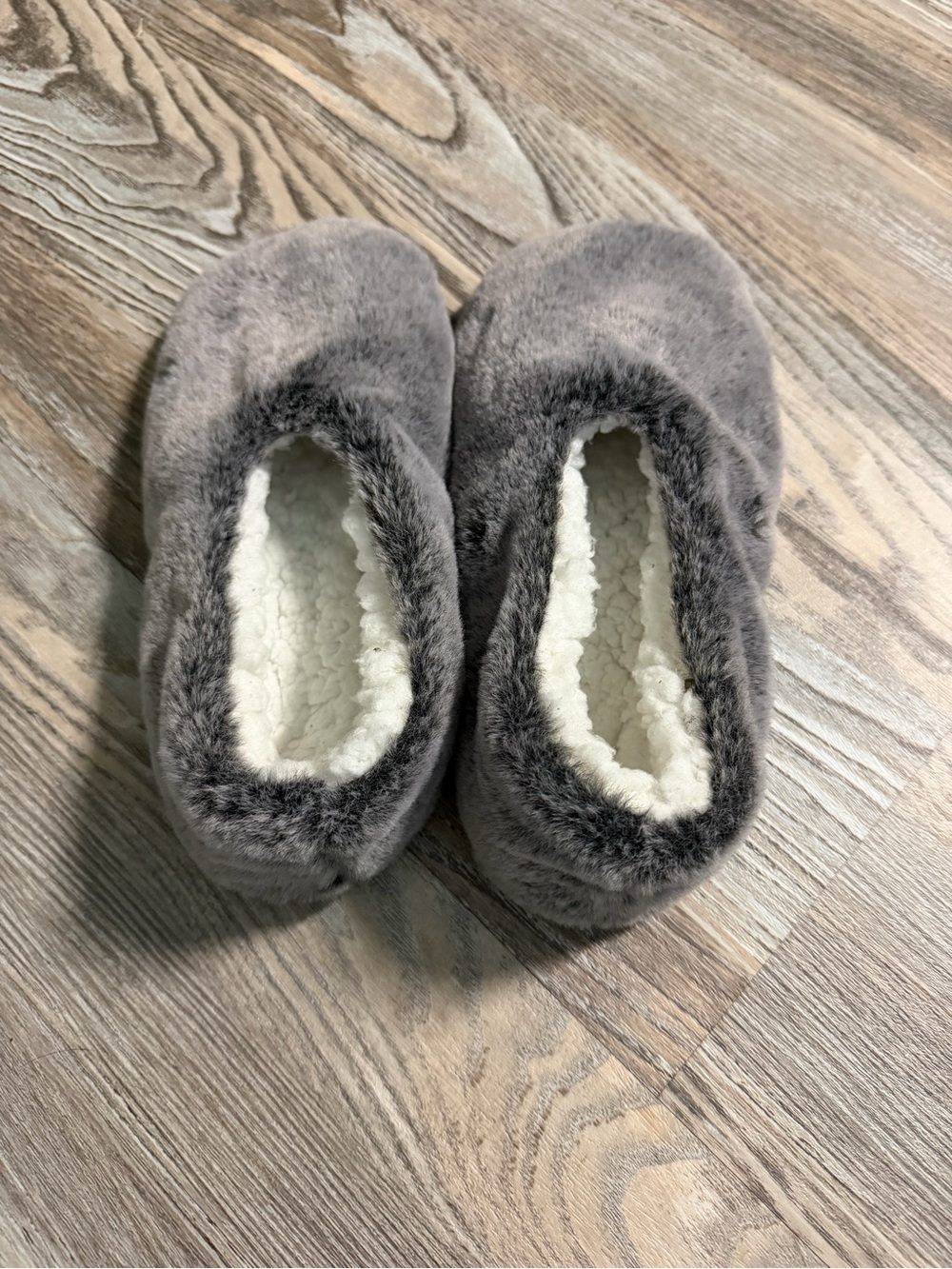 Source Unknown Plush Women's Slip-On Slippers in Gray
